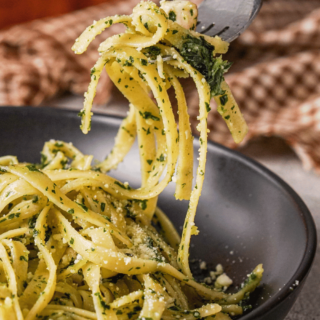 It's so easy to make spinach chicken pasta. Here's the recipe.