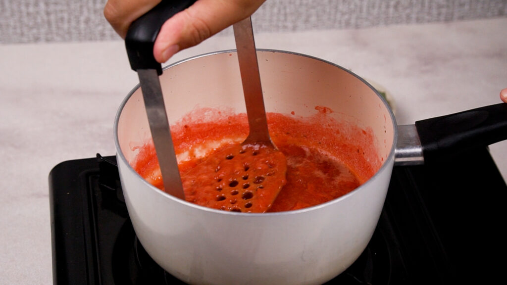 Mash the fruit compote into bits.