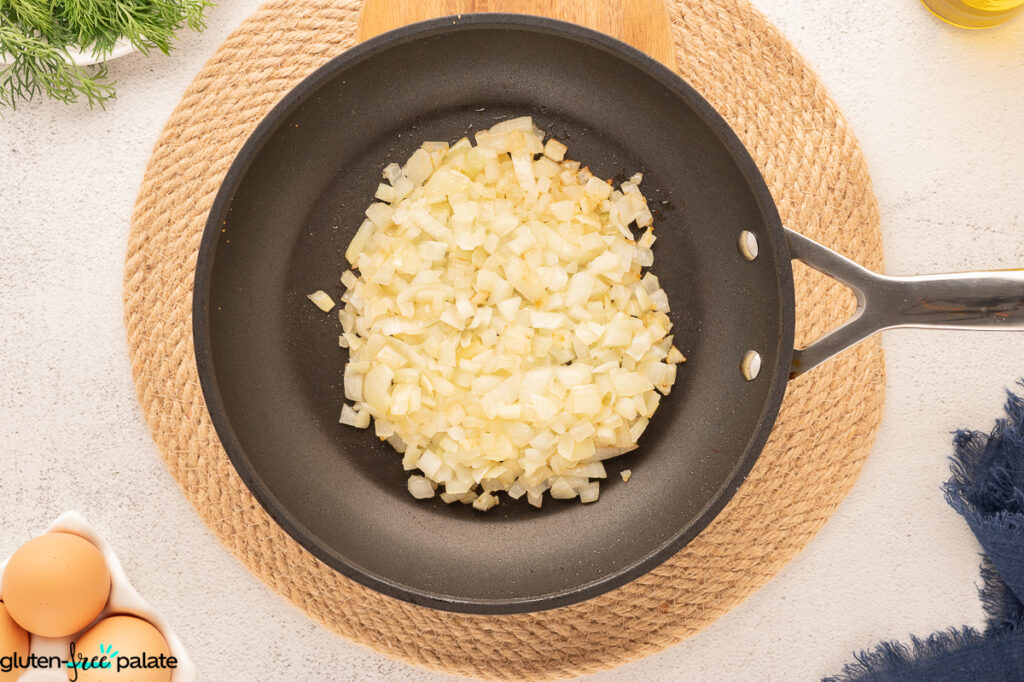 A frying pan with the onion.