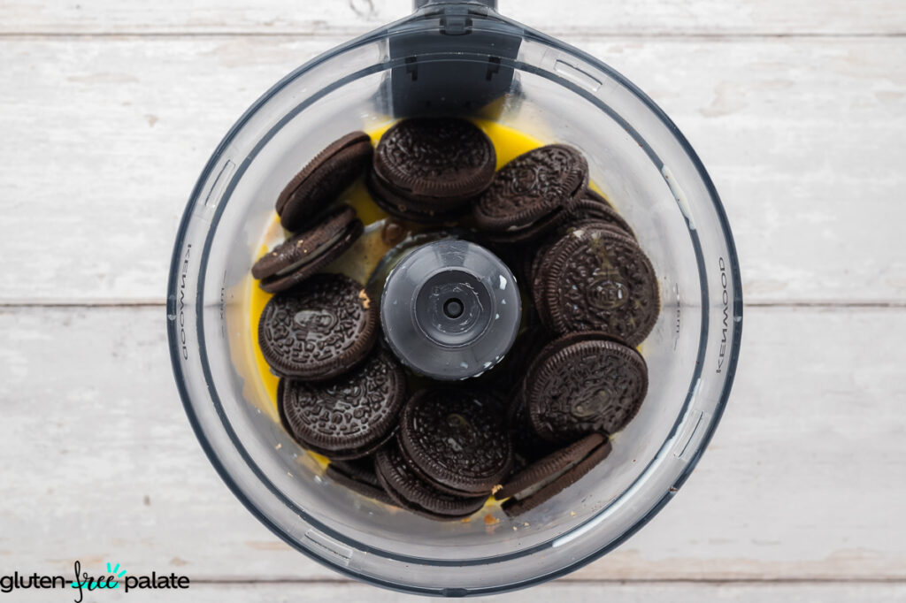Cookie butter recipe ingredients in blender.