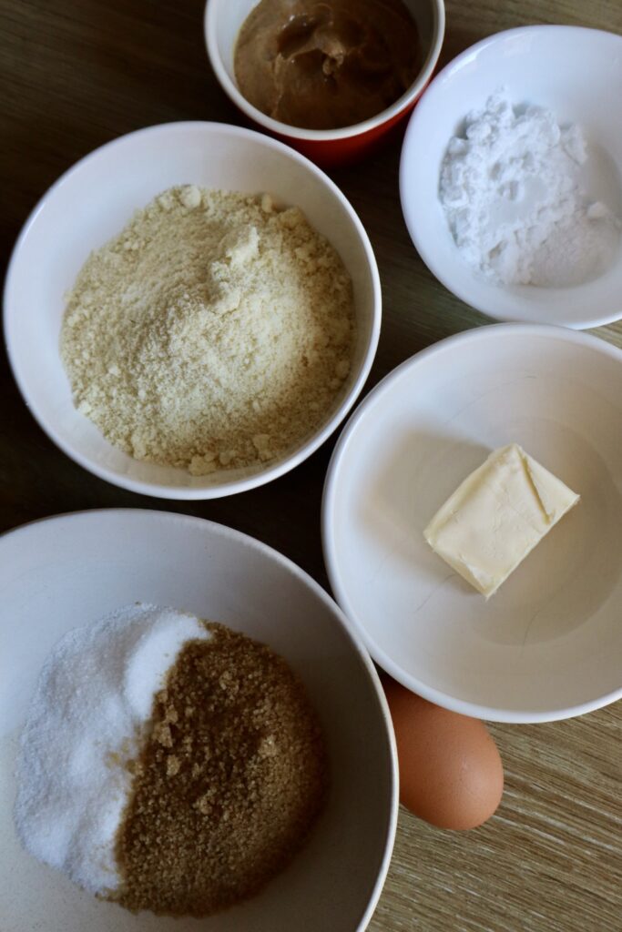 Almond flour peanut butter cookie ingredients.
